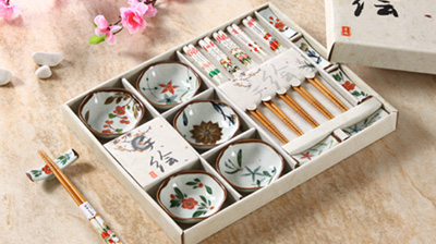 手绘陶瓷碟、筷架、木筷子餐具套装