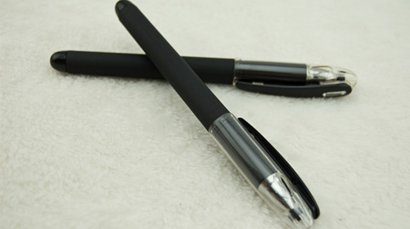 经典黑色中性笔